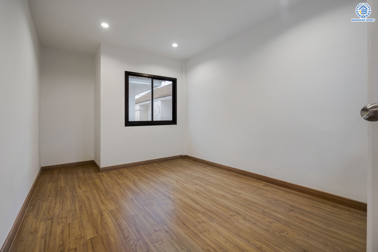 บ้านมือสองตกแต่งใหม่ ม.เศรณีลากูน วัดลาดปลาดุก ตอบโจทย์ทุกการใช้ชีวิต เนื้อที่ 50 ตร.ว. ฟังก์ชัน 3 ห้องนอน 3 ห้องน้ำ ทำเลเดินทางง่าย สะดวกสบายใกล้รถไฟฟ้าสายสีม่วง "สถานีคลองบางไผ่", ทางด่วน "กาญจนาภิเษก" และห้างสรรพสินค้าเซ็นทรัลเวสต์เกต